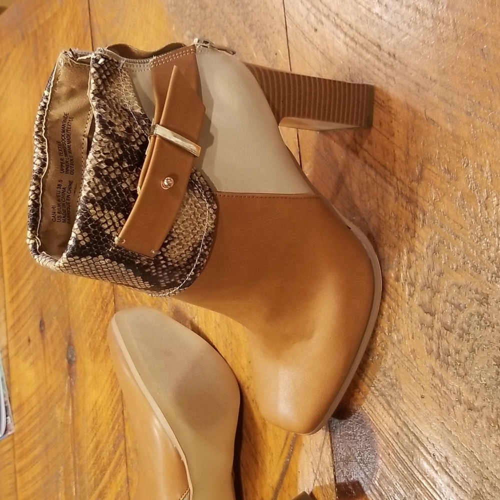 Womans bootie - Picture 3 of 4